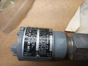 FLOTECT V4-SS-2-U-MT FLOW SWITCH FOR HAZARDOUS Made USA - Picture 1 of 4
