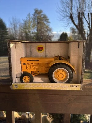 Tractor industrial ERTL Case International 660 2002 Foto 1 de 4