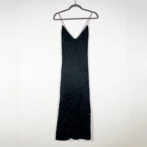 Vestido pulóver midi sin mangas de seda satinado de trapo y hueso negro 0 - Imagen 1 de 4