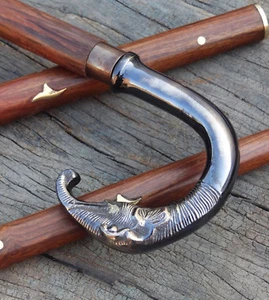 Ancienne canne bâton de marche en bois vintage victorien manche tête d'éléphant laiton - Photo 1/5