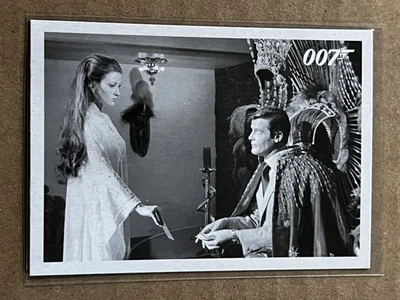 Tarjeta de retroceso 2014 Rittenhouse James Bond 007 Archives Live and Let Die #049 Foto 1 de 2