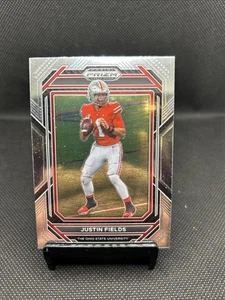 Justin Fields Silver Prizm 2023 Panini Prizm Selecciones del Draft Fútbol Ohio State - Imagen 1 de 2