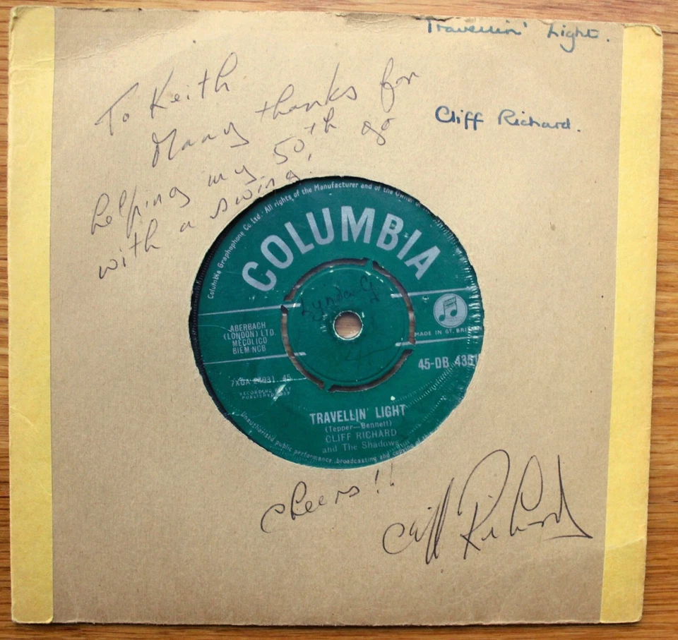 *SIGNED* CLIFF RICHARD Travellin' Light UK 7" Columbia 45-DB 4351 Auto'd 1990 - Image 1 of 1