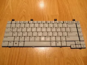 Compaq C300 C500 V2000 M2000 R3000 keyboard 441707,394363, 367777, 407856,350787 - Picture 1 of 3
