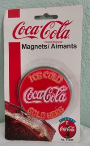 Imán Coleccionable Coca Cola De Colección Nuevo En Paquete 1995 Ice Cold Vendido Aquí - Imagen 1 de 2