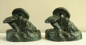 SUJETALIBROS FROG & TOADSTOOL GREMIO DE ESCULTORES DE COMETAS 1936 - Imagen 1 de 8