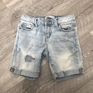 Mudd Shorts Girls Bermuda Denim Distressed Blue Jeans Size 8 Adjustable Waist - Picture 1 of 5