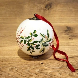 Tiffany & Co. Holly Berry/Pinecone Este Ceramiche adorno de Navidad raro - Imagen 1 de 3