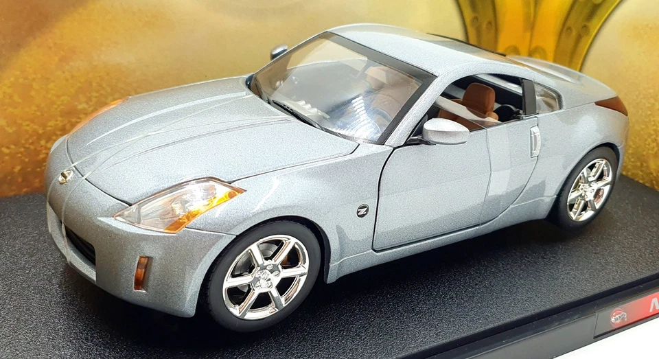 Hot Wheels 1/18 Scale Diecast 56758 - Nissan 350Z - Silver - Image 1 of 4