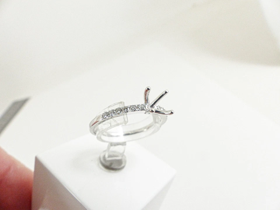 18ct Gold Ring Mount Solitaire Diamond Accents White Hallmarked NEW Size M - Imagem 1 de 1