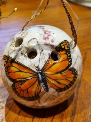 Vintage Potpourri With Beautiful Butterfly Design 50x55mm Approx - Image 1 of 4