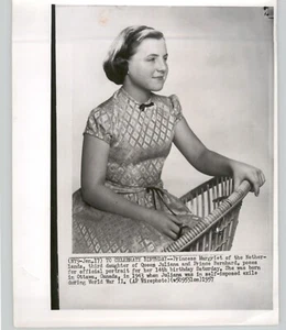PRINCESS MARGRIET of Netherlands as Child VINTAGE Rare 1957 Press Photo - Picture 1 of 2