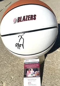 Baloncesto DONOVAN CLINGAN Trailblazers FIRMADO CERTIFICADO DE AUTENTICIDAD JSA Portland - Imagen 1 de 2