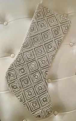 Rachel Zoe 象牙色 圣诞袜 珍珠和银 Trellis 珠饰 19 英寸 印度 — 第 1/4 张图片