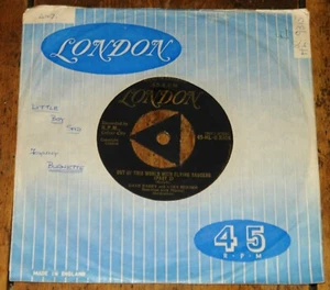 DAVE BARRY & SARA BERNER OUT OF THIS WORLD WITH FLYING SUACERS UK GOLD LONDON 7" - Imagen 1 de 4