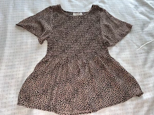 URBAN ROMANTICS SMOCKED SS TOP, BLOUSE, SHIRT TINY LEOPARD PRINT S PRE-OWNED - Picture 1 of 8