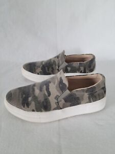 Women's Soda Camo Custioned Loafer/Slip on Shoes Small Platform Size 8.5