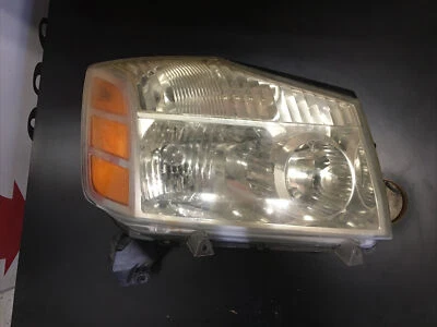 Faro lateral derecho halógeno Nissan Armada 2004 a 2007 usado Foto 1 de 4