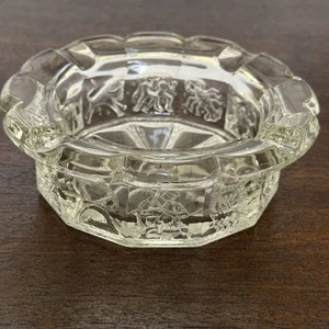 VTG Zodiac Signs Etched Ashtray Dish Clear Star Design Scalloped Astrology RARE - Picture 1 of 16