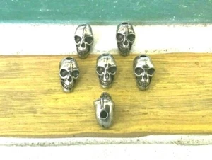 NEGOZI ARTIGIANALI 2 TESCHI TRIDIMENSIONALI PERLINE PELTRO per REALIZZARE GIOIELLI TUTTI NUOVI. - Foto 1 di 1