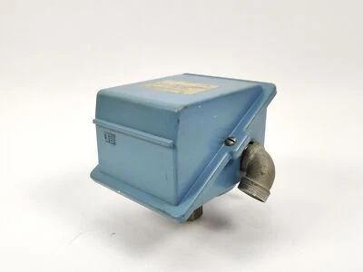 UE United Electric J402-552 Pressure and Temperature Switch - Image 1 of 4