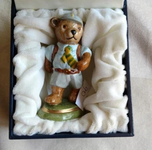 Figurine porcelaine HALCYON DAYS OURS EN PELUCHE allant à l'école animal boite d'origine - Photo 1/4