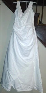 David's Bridal Wedding Dress Size 16W With Veil - Picture 1 of 13