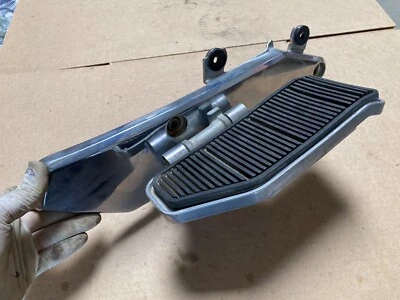 Conjunto de estriba trasera derecha 86 Suzuki GV1400 Cavalcade OEM -03 Foto 1 de 4