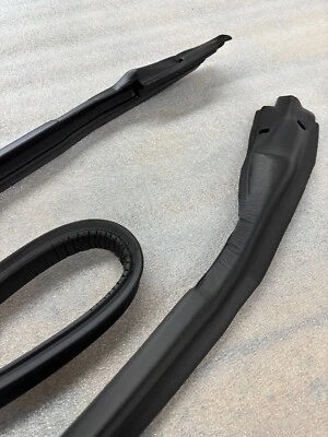 EE. UU. 84-96 C4 Corvette techo trasero pilar B halo resistente al clima sello Corv Rubr #B474 Foto 1 de 4