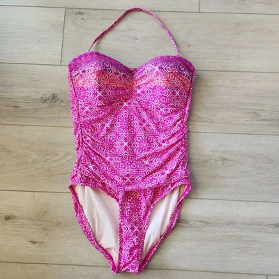 Traje de Baño La Blanca Una Pieza Halter Rosa Talla Pequeña Tazas Moldeadas Lados Acanalados Foto 1 de 4