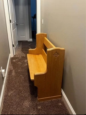 Banco de banco de iglesia de roble Foto 1 de 4