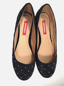 Union Bay Women’s Size 7W Flat Slip On Dress Shoes Black Velvet w/gold beads - Picture 1 of 7