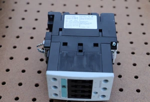 CONTRATISTA SIEMENS IEC 60 947 VDE0660 - Imagen 1 de 2