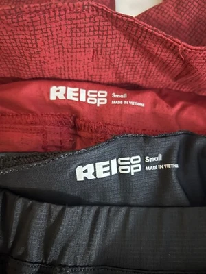 REI Co-op Pequeño Hombre Ciclismo Doble Bicicleta Pantalones Cortos Gris Acolchado Bolsillo con Cremallera Foto 1 de 4