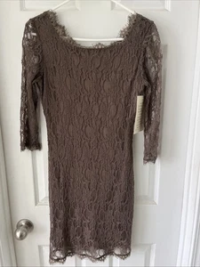 Boston Proper Bodycon Etuikleid Gr. 6 M Häkel Blumen Overlay Spitze taupe Neu mit Etikett - Bild 1 von 5