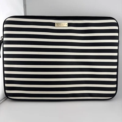 KATE SPADE New York BW Rayas Acolchado Cremallera Laptop/Tablet/Notebook Cubierta Foto 1 de 4