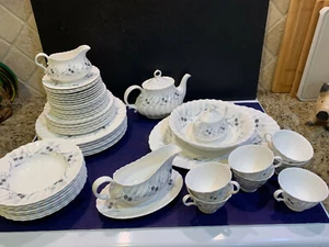 ROYAL DOULTON china MILLEFLEUR H4953 pattern 56-piece SET SERVICE - Picture 1 of 12