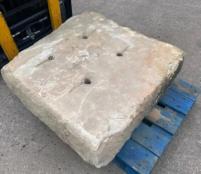 Huge 600KG Reclaimed Structural Sandstone Stone Building Padstone 860mm x 900mm - Image 1 of 4