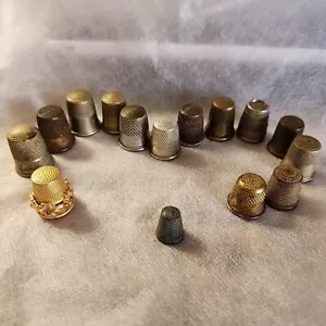 Lote de 15 dedales vintage de plata de ley y metales mixtos - Imagen 1 de 15