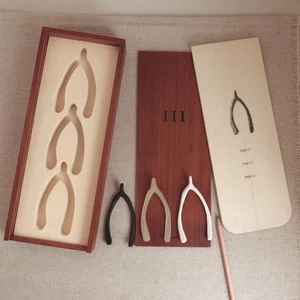 Lorna Simpson Wishbone Sculpture III 3 Wishes 1994 Peter Norton Wood Box - Bild 1 von 17