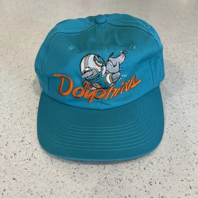 De colección Años 90 Miami Dolphins Deportes Especialidades Guión Snapback Sombrero Logo Dibujos Animados Foto 1 de 4