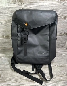 Mochila bolsa Adventures by Disney Black Park 12”x16” hecha de botellas recicladas - Imagen 1 de 9