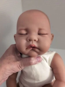 Antonio Juan Newborn Baby Puppe mit echten Babygeräuschen funktioniert - Bild 1 von 6