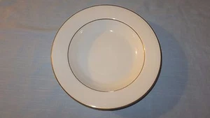 VINTAGE HOMER LAUGHLIN PRISTINE GOLD TRIM LARGE BOWL 9" EUC  - Picture 1 of 3