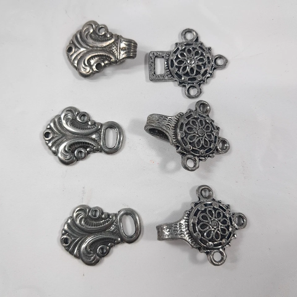 Juego de 3 pares de estaño vintage Noruega de estaño broche de 2 piezas filigrana rana ornamentada metal Foto 1 de 4