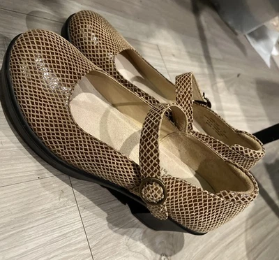 Alegria Harper Brillante Tacón de Serpiente Mary Jane Hebilla 37 Usado Una Vez Foto 1 de 4