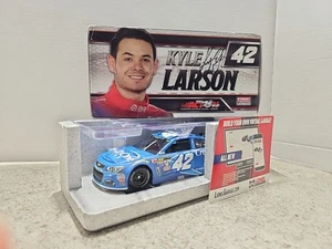 Lionel Action Racing NASCAR Autografiado Kyle Larson 2017 Camaro SS 1:24 Diecast - Imagen 1 de 19