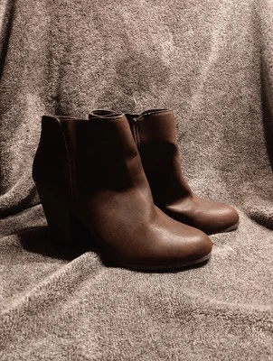 Tacones de botas Fergableious de Fergie talla 7 para mujer Foto 1 de 4