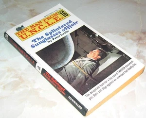 The Man From UNCLE #16 - The Splintered Sunglasses Affair by Peter Leslie - Picture 1 of 1