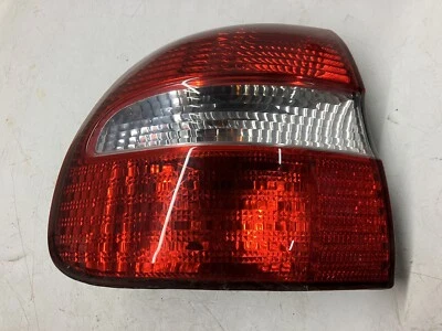 Volvo V40 2003 MK1 cercano, grupo de luces traseras para pasajeros, exterior Foto 1 de 3